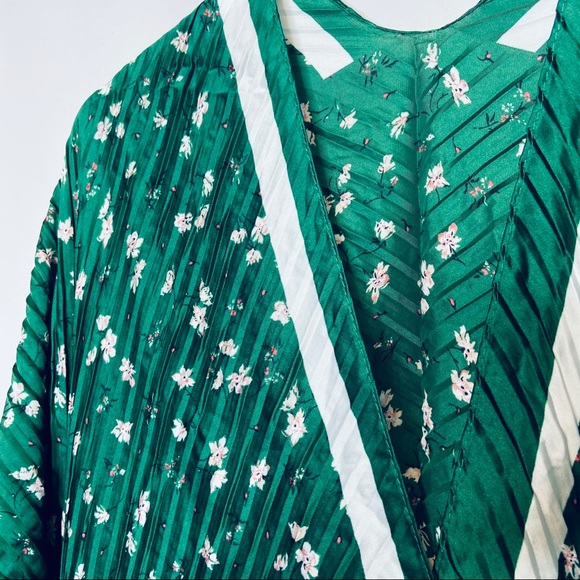 NWT Banana Republic Crinkle Wrap in Emerald Green - Picture 6 of 8